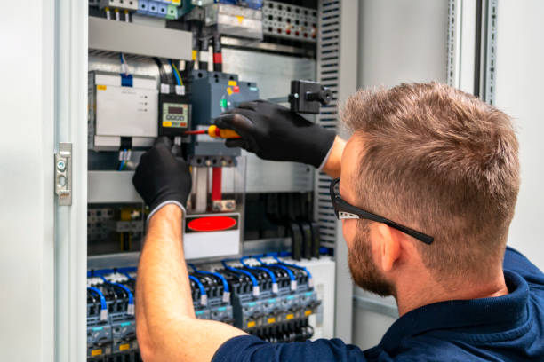 Best Circuit Breaker Repair  in Weyauwega, WI